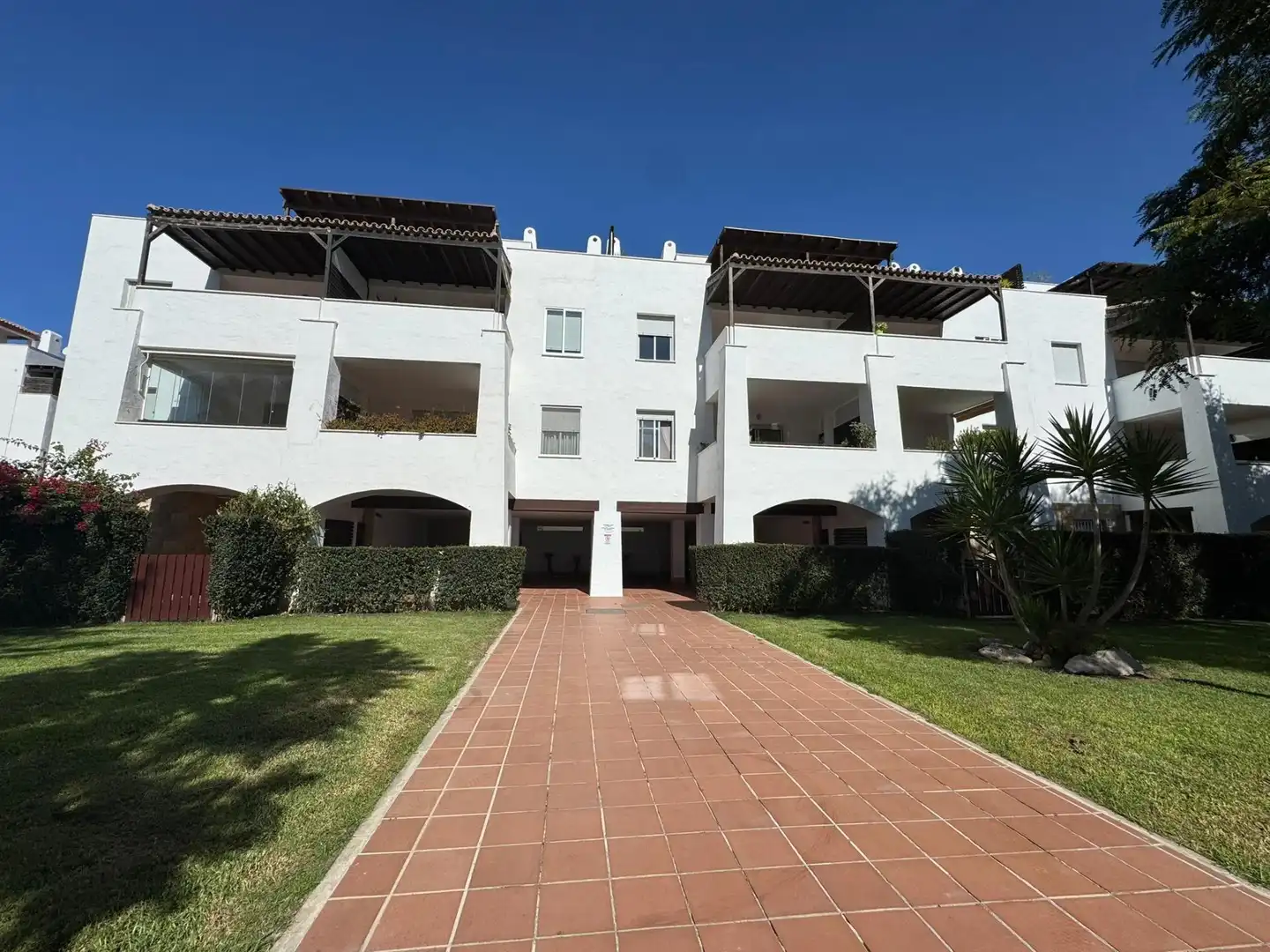 Vista exterior de Apartamento en venta en Rota con Terraza y Piscina comunitaria