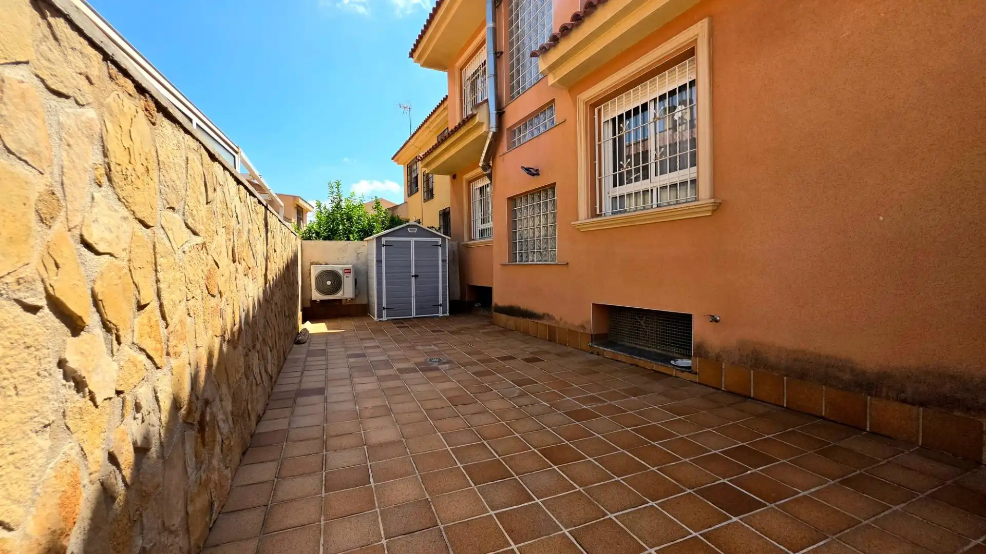 Vista exterior de Casa o xalet en venda en La Unión amb Aire condicionat, Jardí privat i Terrassa