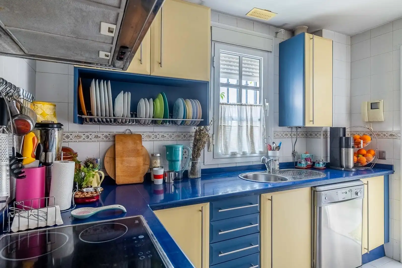 Kitchen of Duplexes for sale in Dos Hermanas  with Air Conditioner, Terrace and Community pool