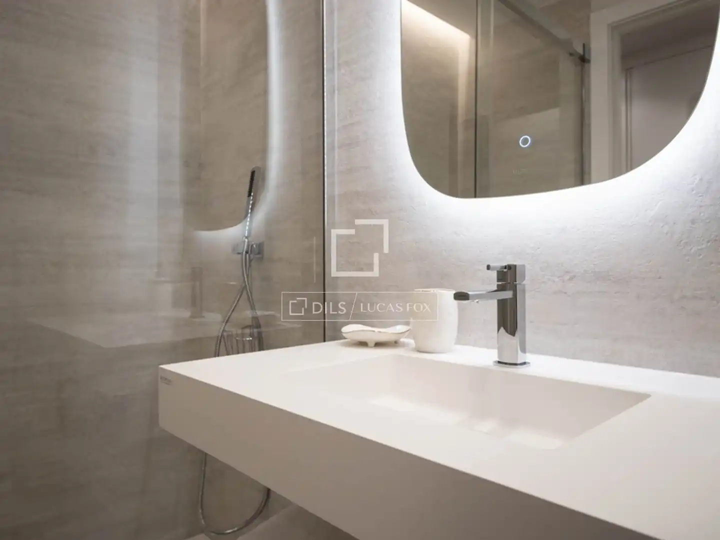Baño de Piso de alquiler en Sant Miquel de Fluvià con Aire acondicionado y Amueblado