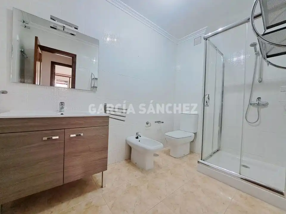 Baño de Apartamento en venta en Boiro con Calefacción, Amueblado y Horno
