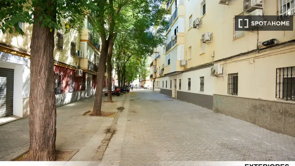 Exterior view of Flat for rent in Sevilla  with Air Conditioner, Heating and Furnished