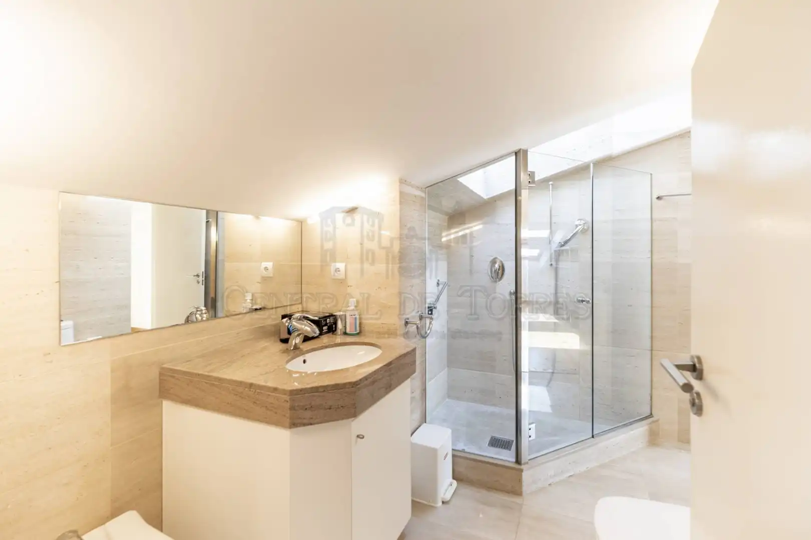 Bathroom of Attic for sale in Sant Cugat del Vallès  with Air Conditioner, Heating and Terrace