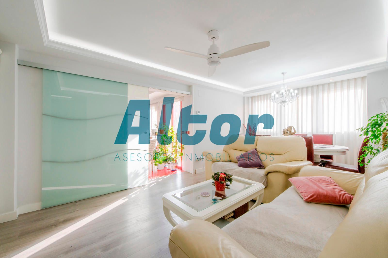 Living room of Flat for sale in  Madrid Capital  with Heating and Furnished