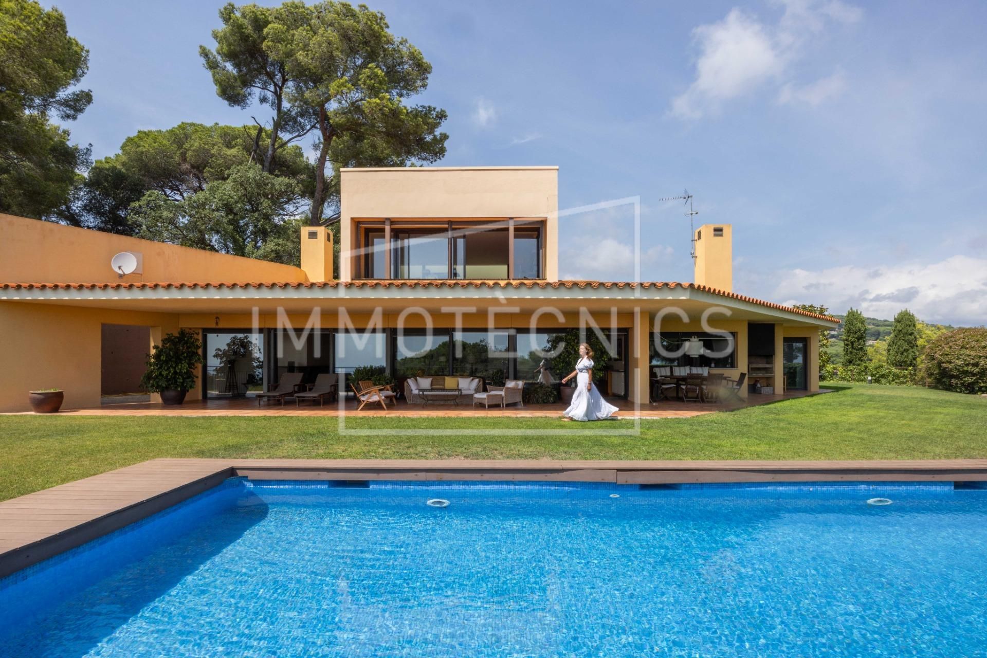 Vista exterior de Casa o xalet en venda en Sant Andreu de Llavaneres amb Calefacció, Jardí privat i Terrassa
