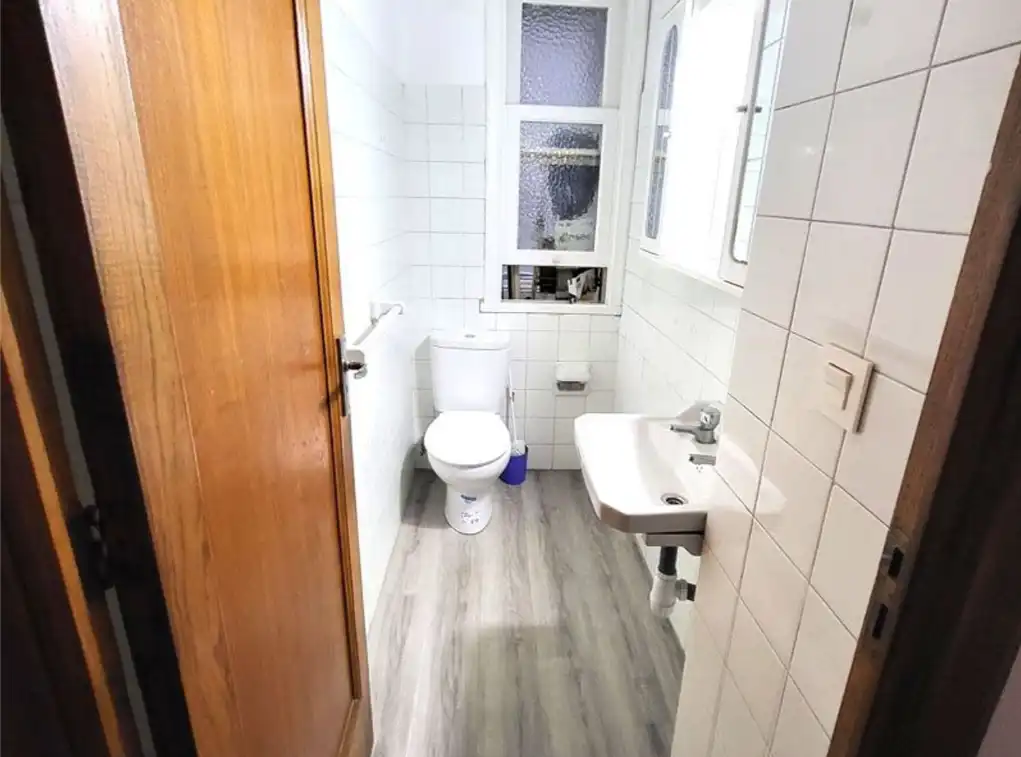 Bathroom of Flat for rent in Vigo   with Furnished, Oven and Washing machine