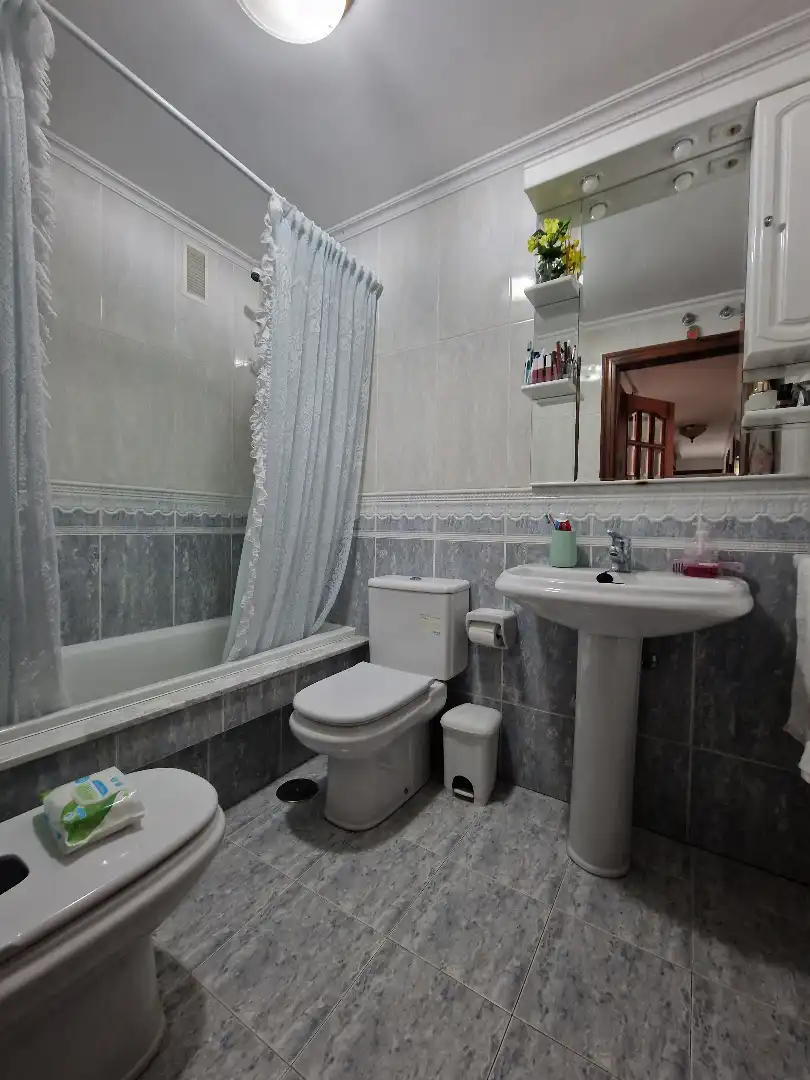 Baño de Piso en venta en Narón con Calefacción, Parquet y Trastero