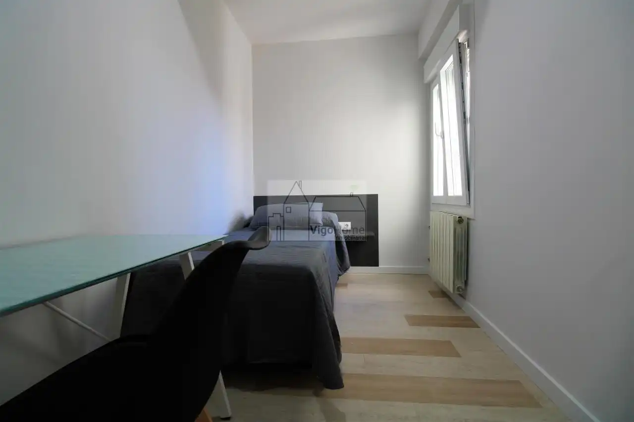 Schlafzimmer von Wohnung zur Miete in Vigo  mit Heizung, Terrasse und Möbliert