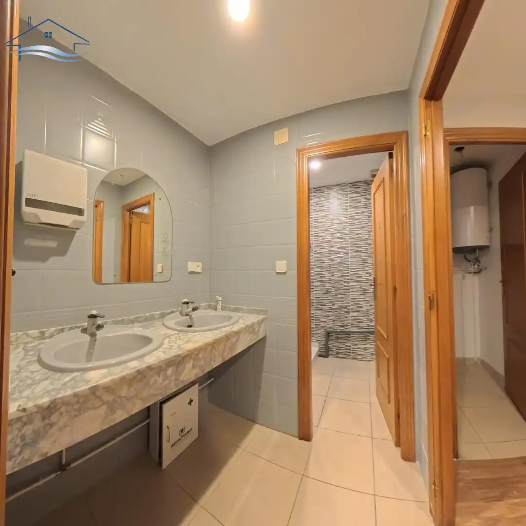 Badezimmer von Büro zur Miete in Alicante / Alacant mit Klimaanlage und Heizung