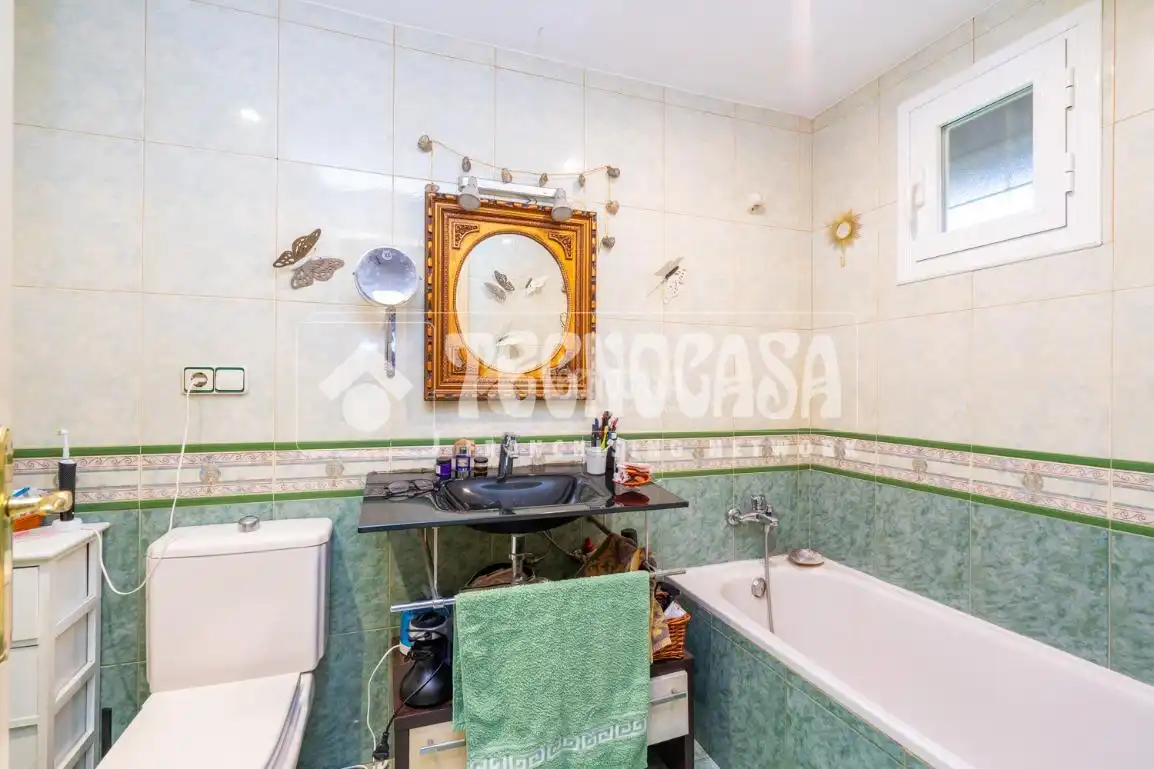 Bathroom of Flat for sale in Coslada  with Heating and Storage room
