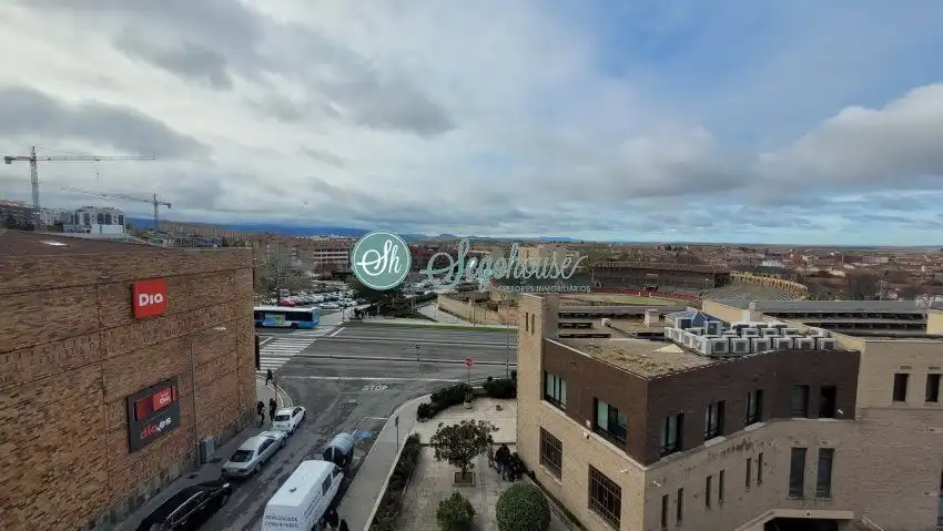 Vista exterior de Piso en venta en Segovia con Calefacción, Parquet y Terraza