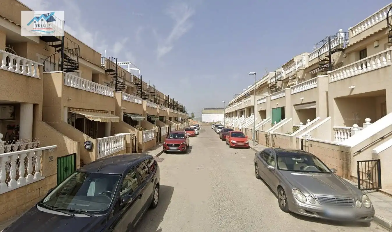 Vista exterior de Piso en venta en Formentera del Segura con Terraza