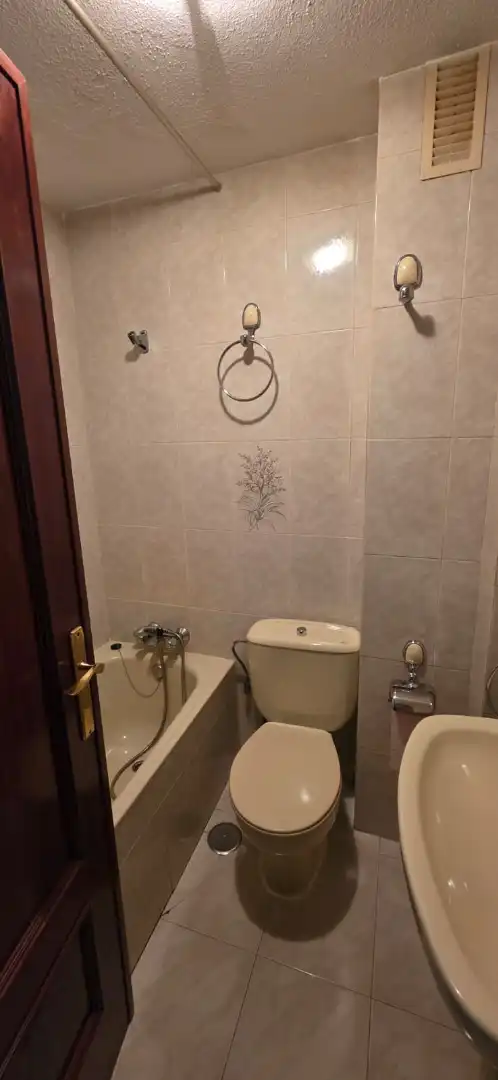 Bany de Pis en venda en Guijuelo amb Calefacció i Moblat