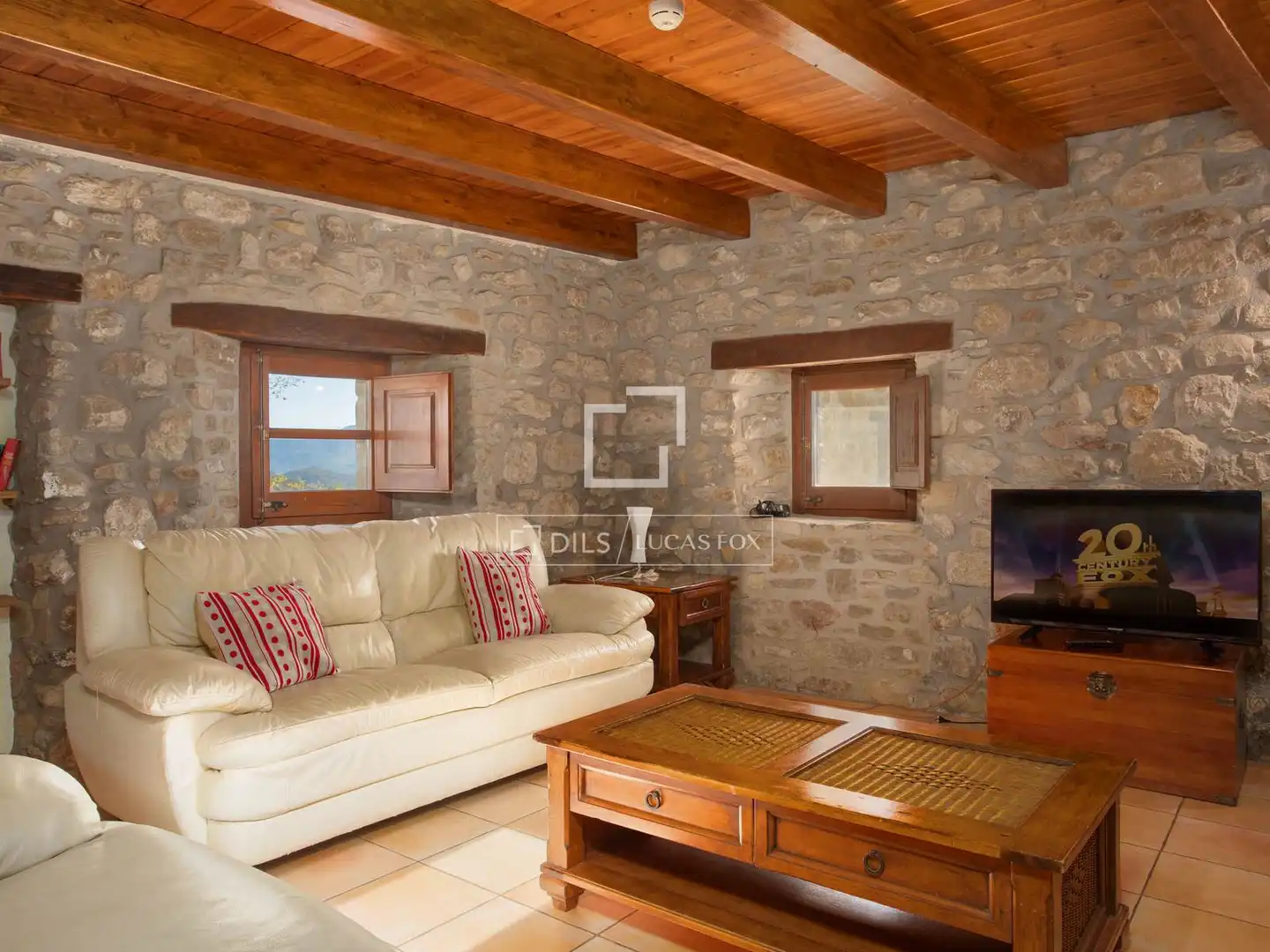 Sala de estar de Finca rústica en venta en Santa Pau con Jardín privado, Terraza y Trastero