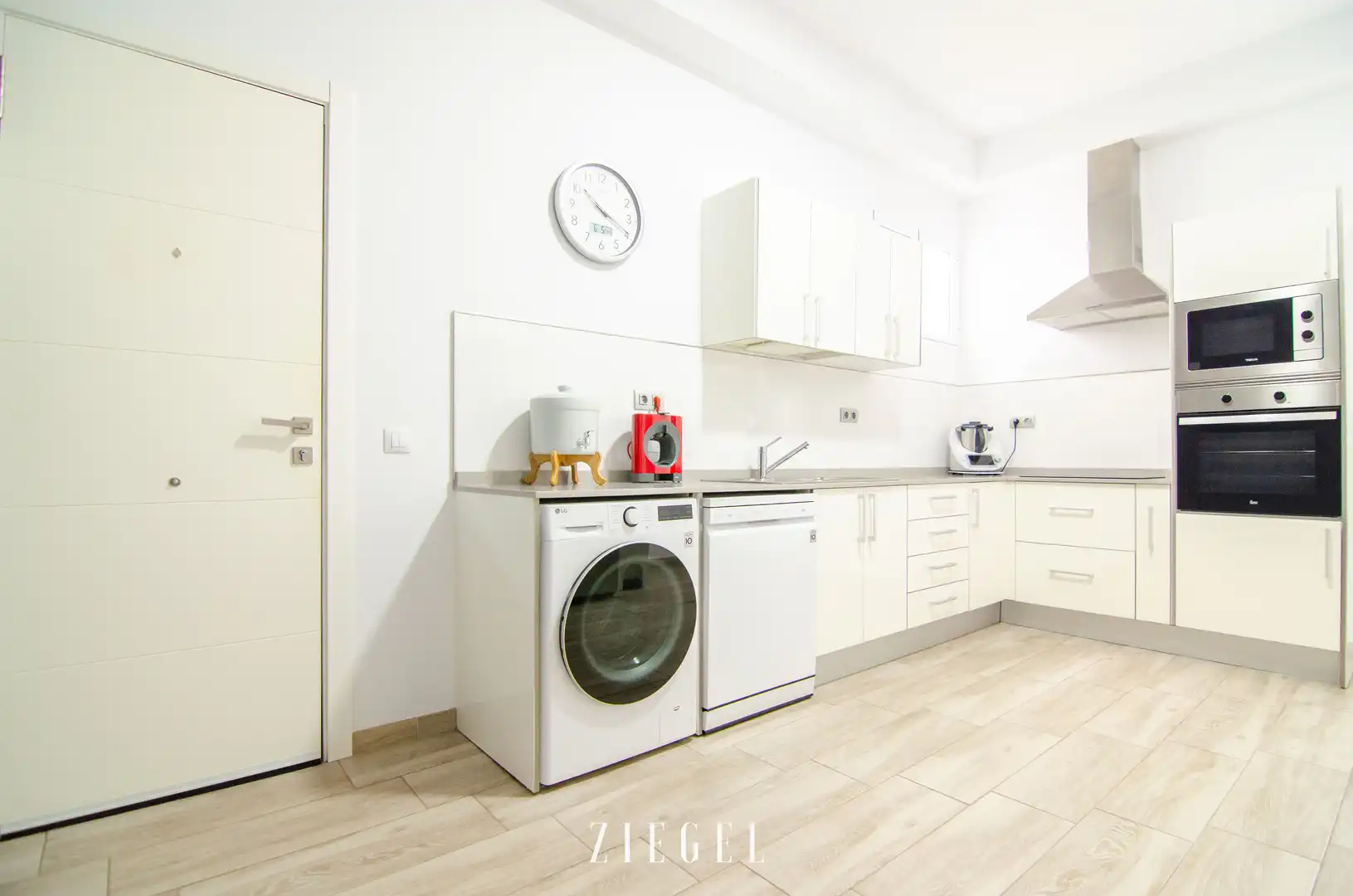 Kitchen of Flat for sale in Las Palmas de Gran Canaria  with Terrace, Storage room and Furnished