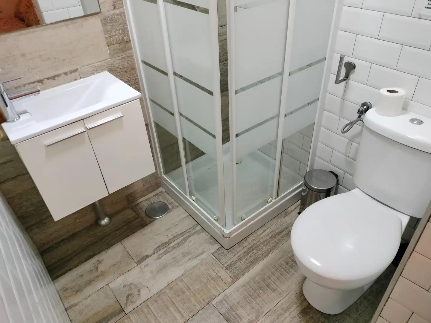 Bathroom of Apartments for rent in Cádiz