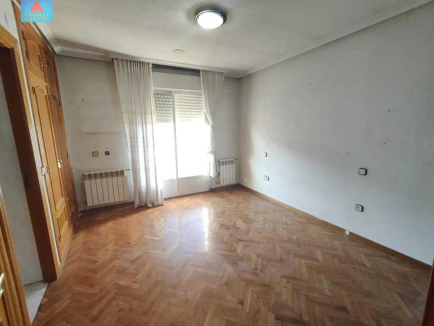 Habitación de Casa adosada en venta en Ávila con Calefacción, Jardín privado y Trastero