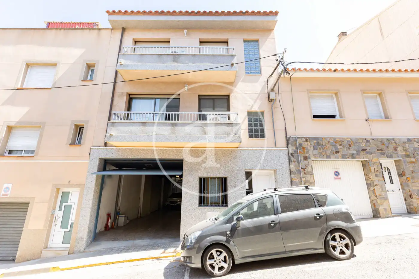 Vista exterior de Casa adosada en venda en Rubí amb Aire condicionat, Calefacció i Terrassa