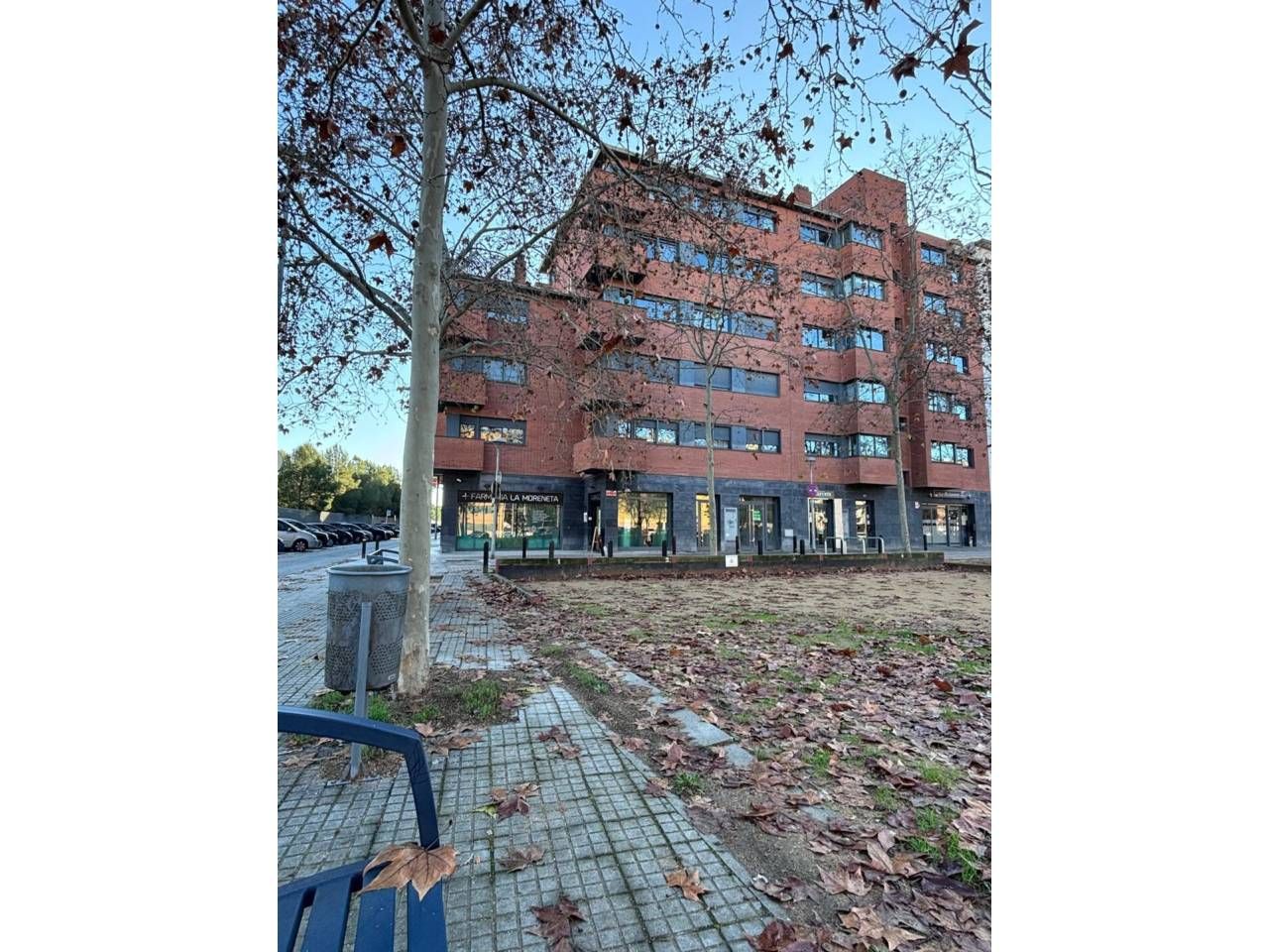 Vista exterior de Garatge en venda en Salt amb Alarma