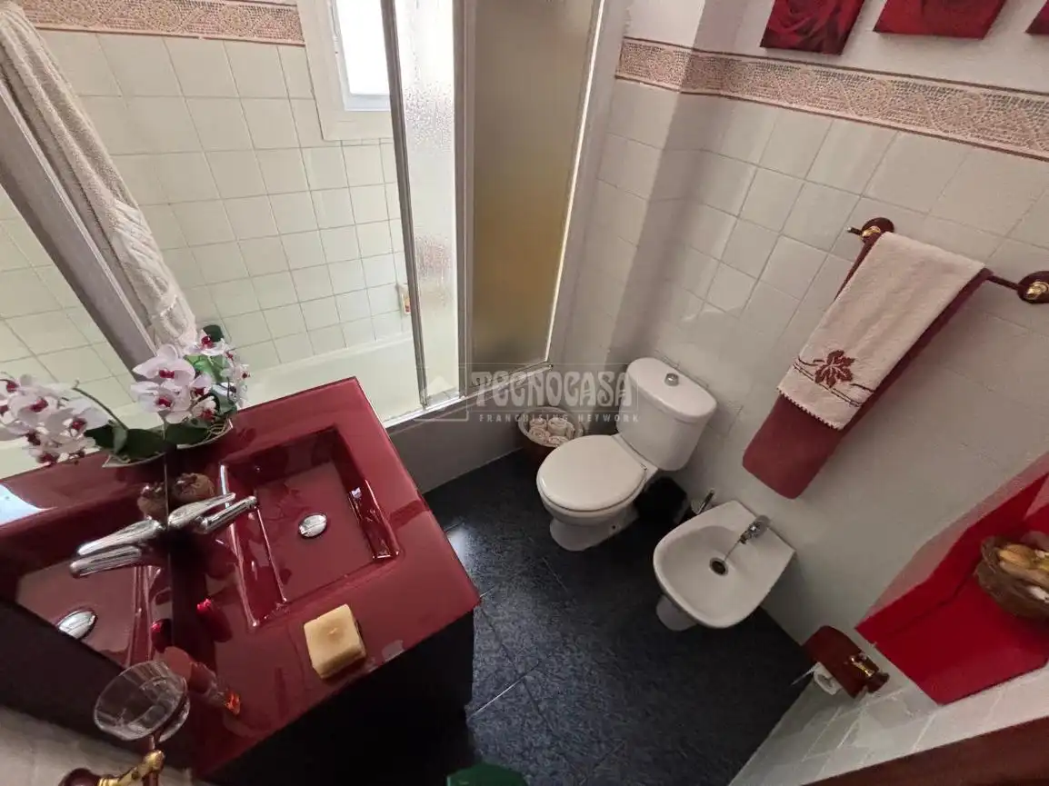 Bathroom of Flat for sale in Málaga  with Air Conditioner and Furnished
