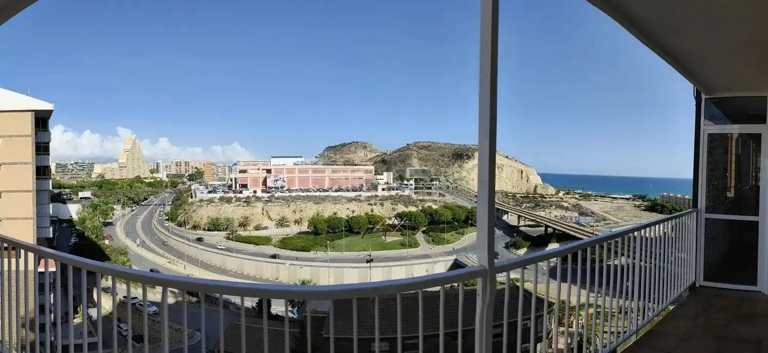 Vista exterior de Piso de alquiler en Alicante / Alacant con Aire acondicionado, Calefacción y Terraza