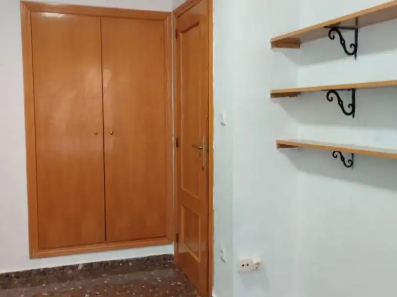 Flat for rent in Requena, Valencia