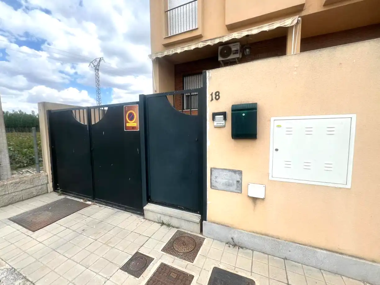 Parking of Detached homes for sale in Santa Fe  with Heating, Oven and Balcony