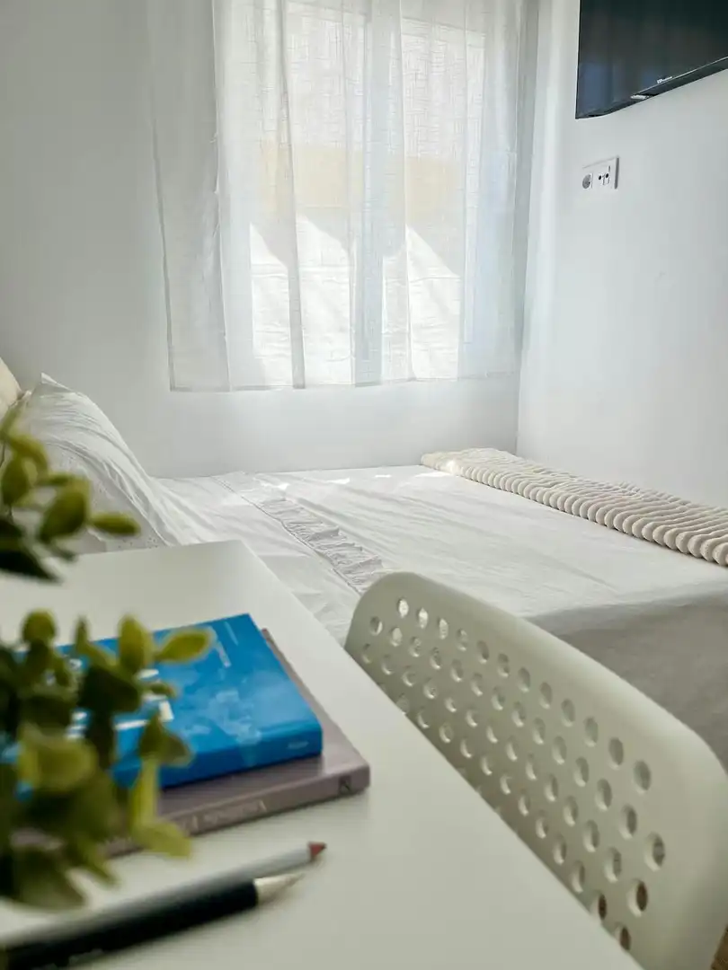 Habitación de Piso para compartir en Sevilla con Amueblado, Lavadora y TV