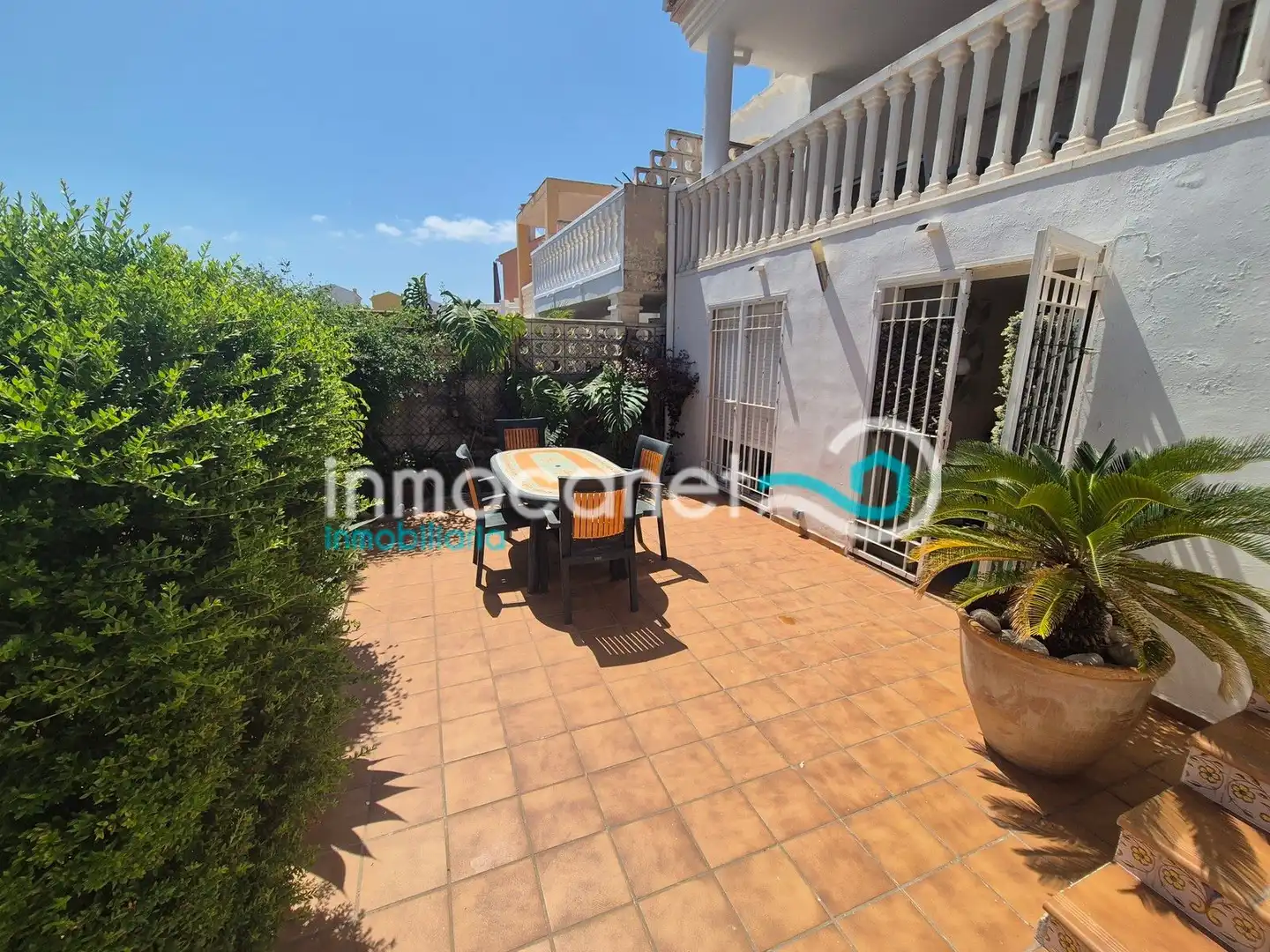 Terrassa de Casa adosada en venda en Oliva amb Jardí privat, Terrassa i Piscina