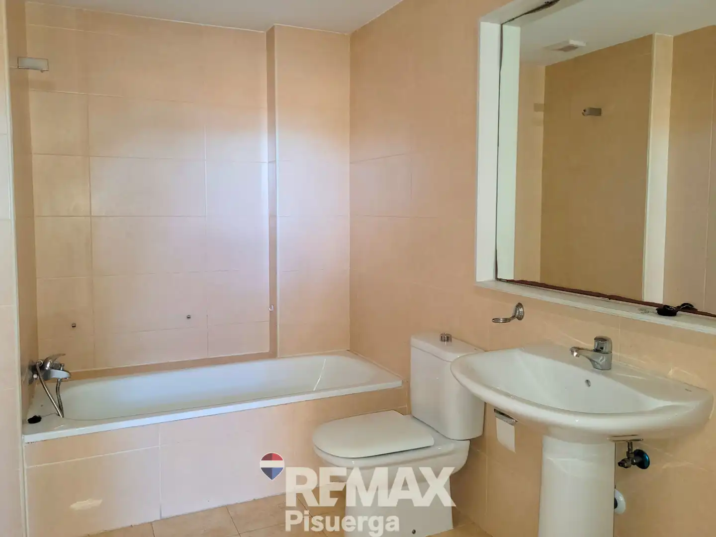 Badezimmer von Wohnung zum Verkauf in Santovenia de Pisuerga mit Heizung, Abstellraum und Balkon