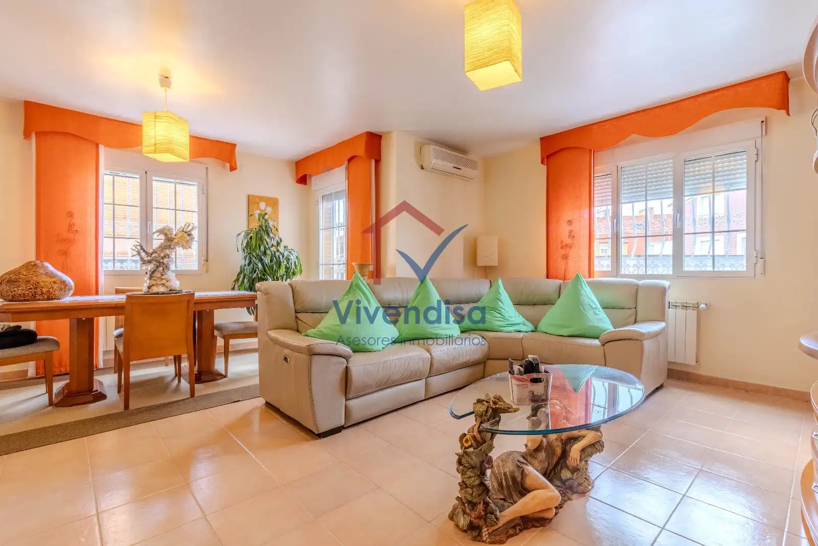 Sala de estar de Casa adosada en venta en Cabanillas del Campo con Terraza y Piscina