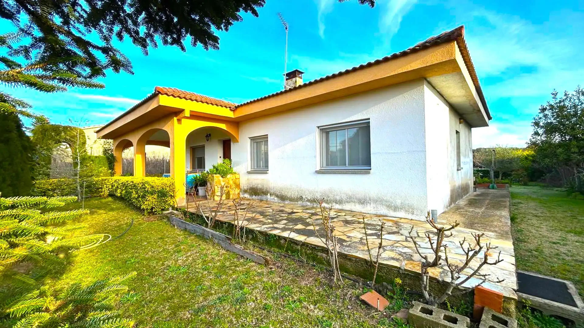 Vista exterior de Casa o chalet en venta en Sils con Aire acondicionado, Jardín privado y Terraza