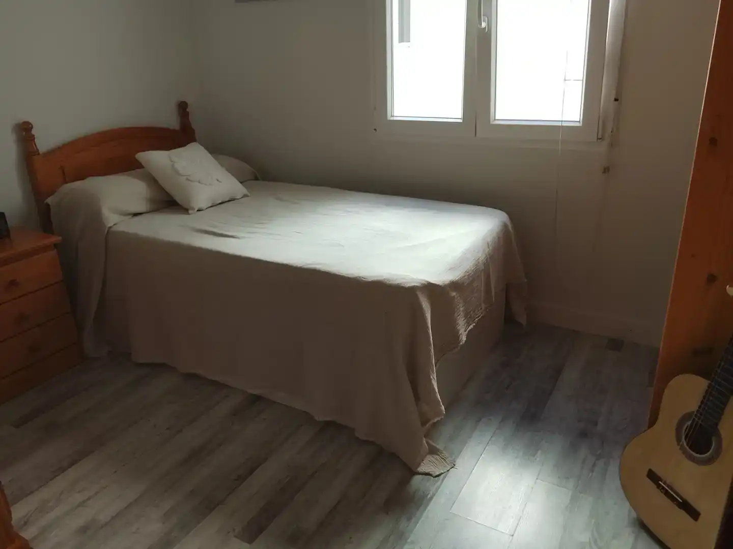Bedroom of Flat for share in Onil  with Air Conditioner, Private garden and Storage room