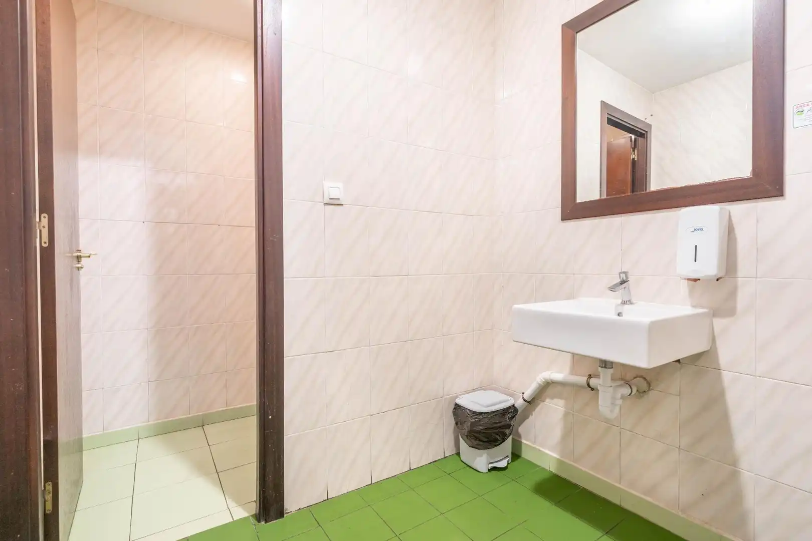 Baño de Local en venta en Gijón  con Amueblado