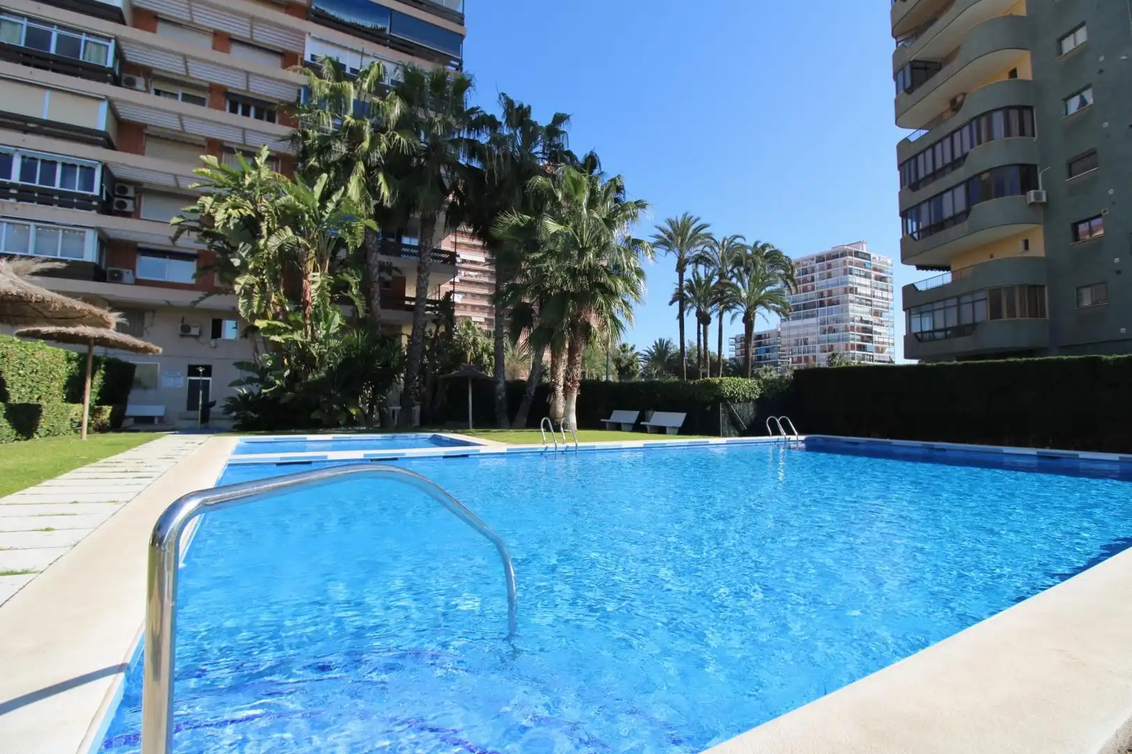 Piscina de Àtic en venda en Alicante / Alacant amb Terrassa, Balcó i Piscina comunitària