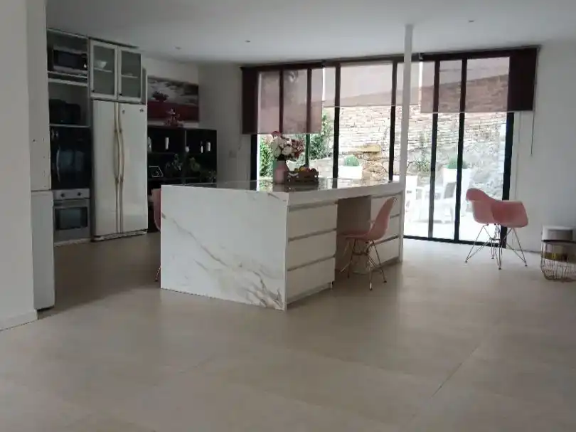 Cuina de Casa o xalet en venda en Vigo  amb Balcó