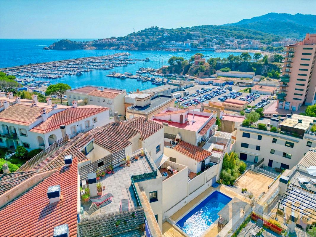 Exterior view of Duplex for sale in Sant Feliu de Guíxols  with Air Conditioner, Heating and Terrace