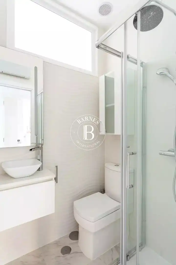 Bathroom of Flat for sale in Madrid  with Air Conditioner, Heating and Furnished