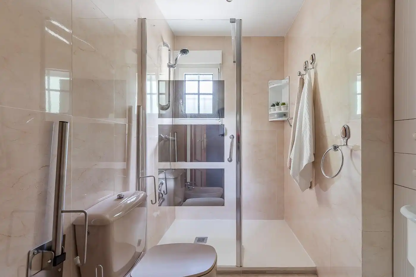 Baño de Casa o chalet en venta en San Lorenzo de El Escorial con Calefacción, Alarma y Piscina comunitaria