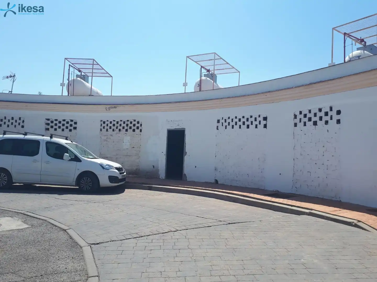Local comercial en venda a Calle RAFAEL MOLERO CABRILLA 14, imagen 2