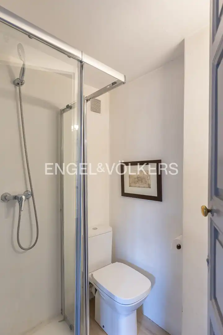Badezimmer von Wohnung zur Miete in Madrid mit Klimaanlage, Heizung und Abstellraum