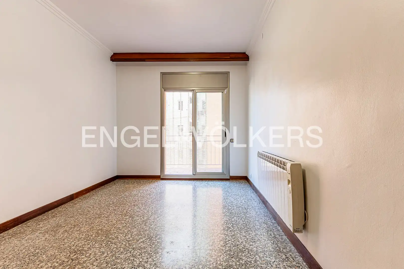 Wohnung zum Verkauf in Barcelona mit Klimaanlage, Heizung und Terrasse