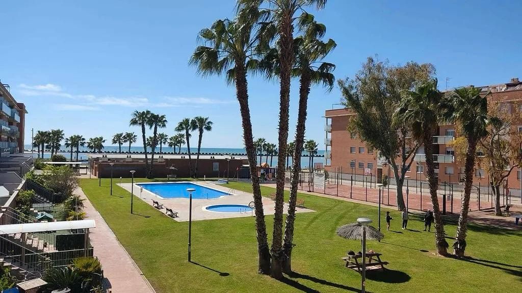Piscina de Pis de lloguer en Cubelles amb Calefacció, Jardí privat i Parquet