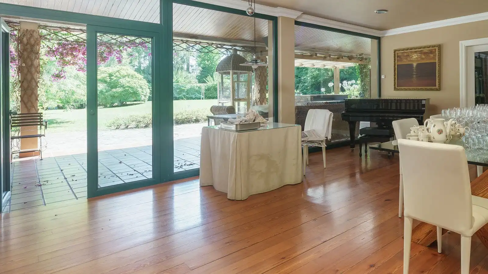 Comedor de Casa o chalet en venta en Oleiros con Calefacción, Jardín privado y Parquet