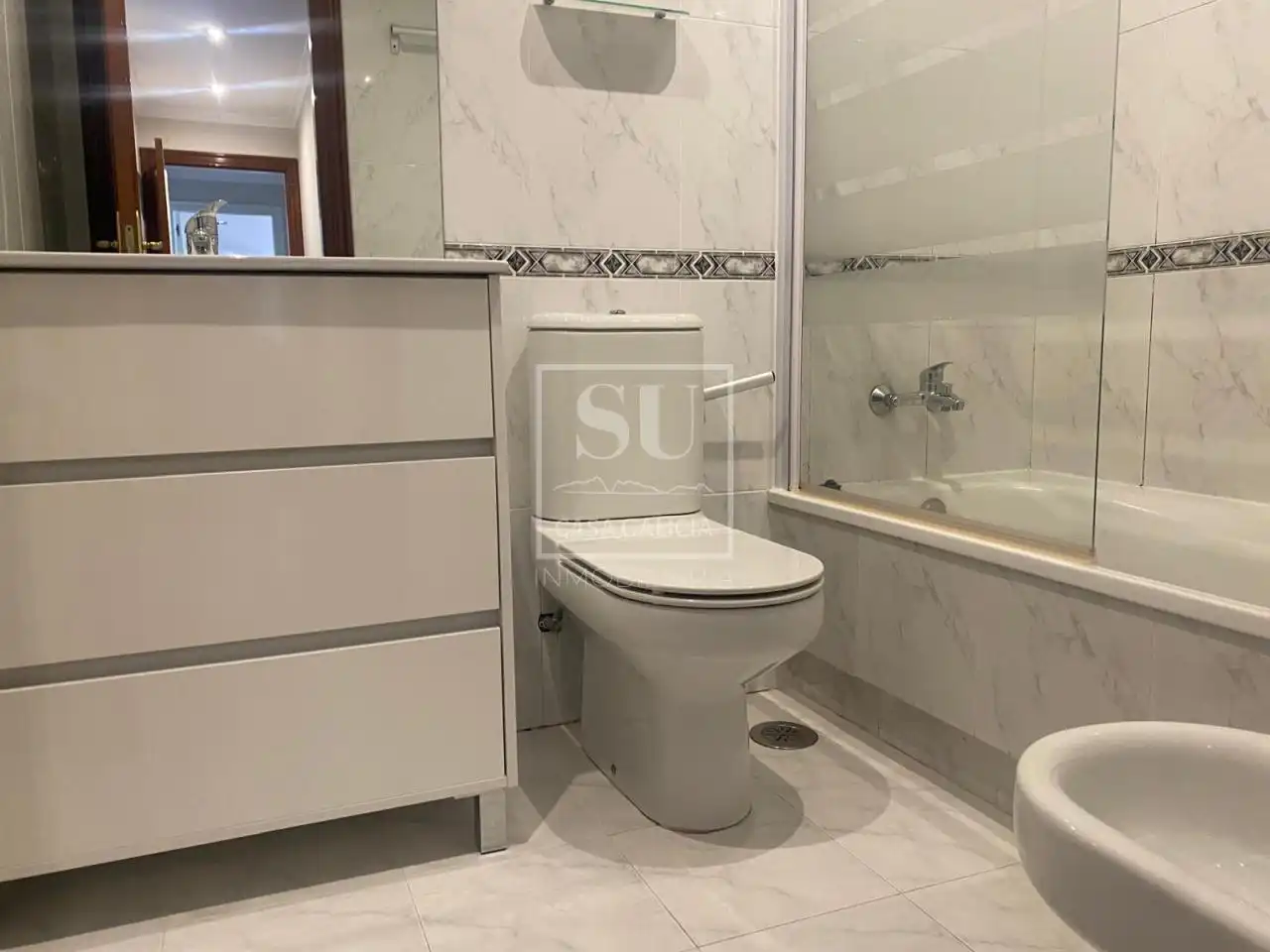 Bathroom of Flat for rent in Vigo   with Heating and Parquet flooring