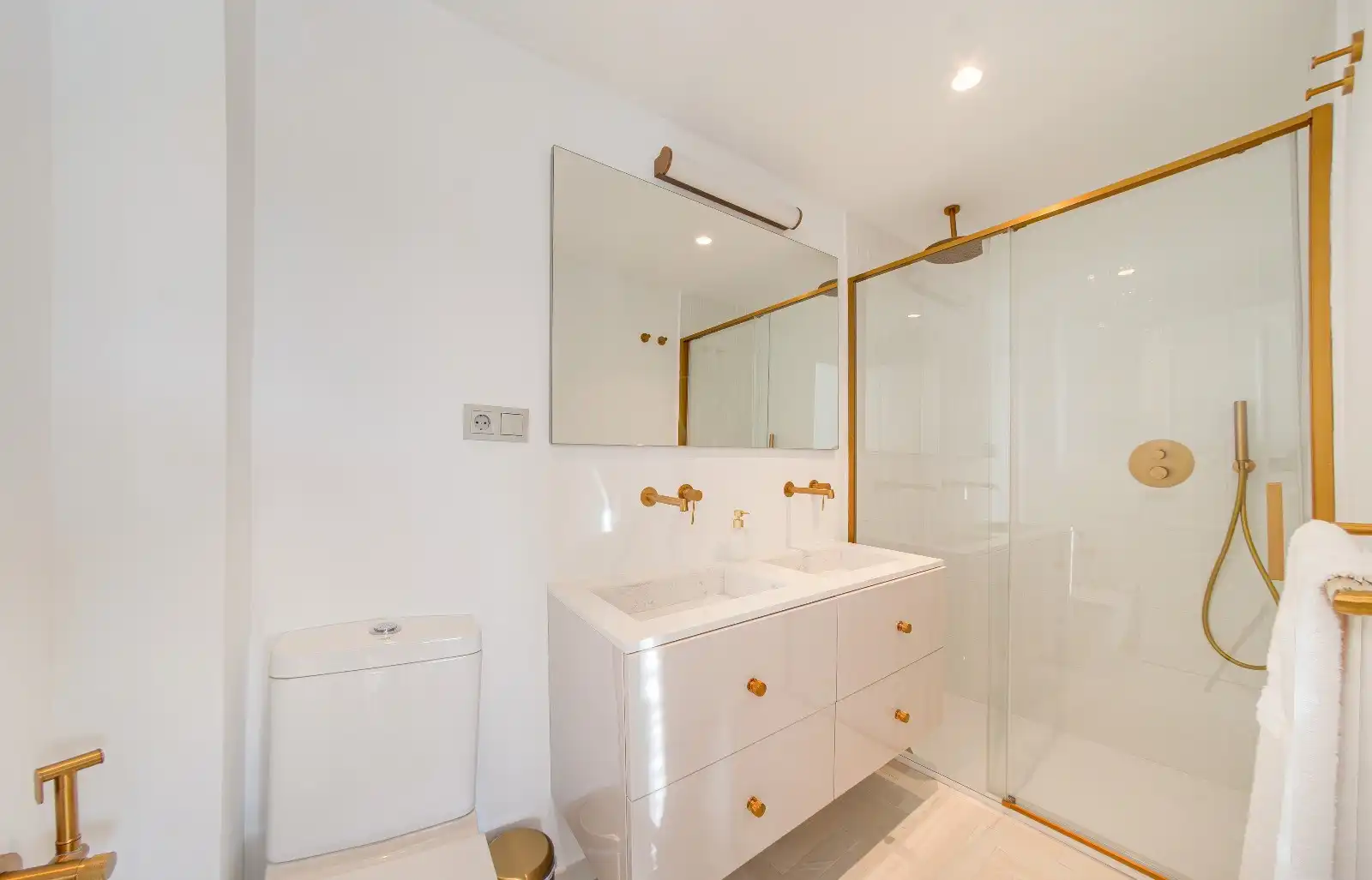 Bany de Àtic de lloguer en Marbella amb Terrassa, Moblat i Jacuzzi