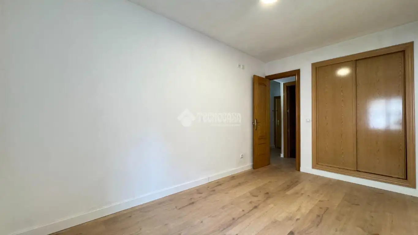 Bedroom of Flat for sale in Madrid  with Air Conditioner