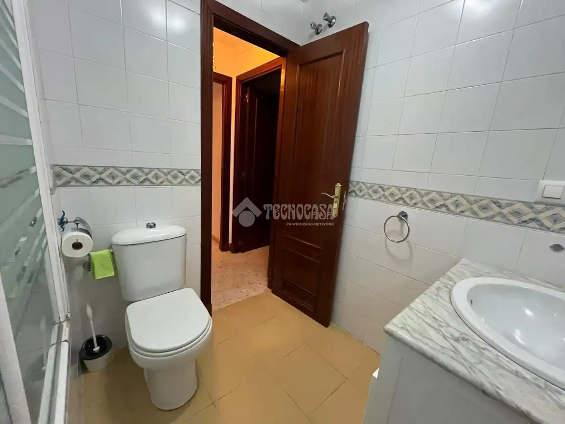 Baño de Piso en venta en Dos Hermanas con Trastero