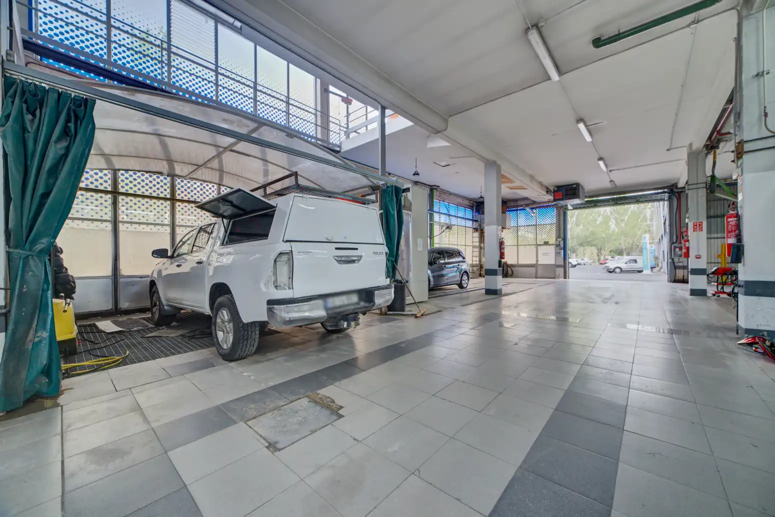 Parkplatz von Fabrikhallen zum Verkauf in Berriozar