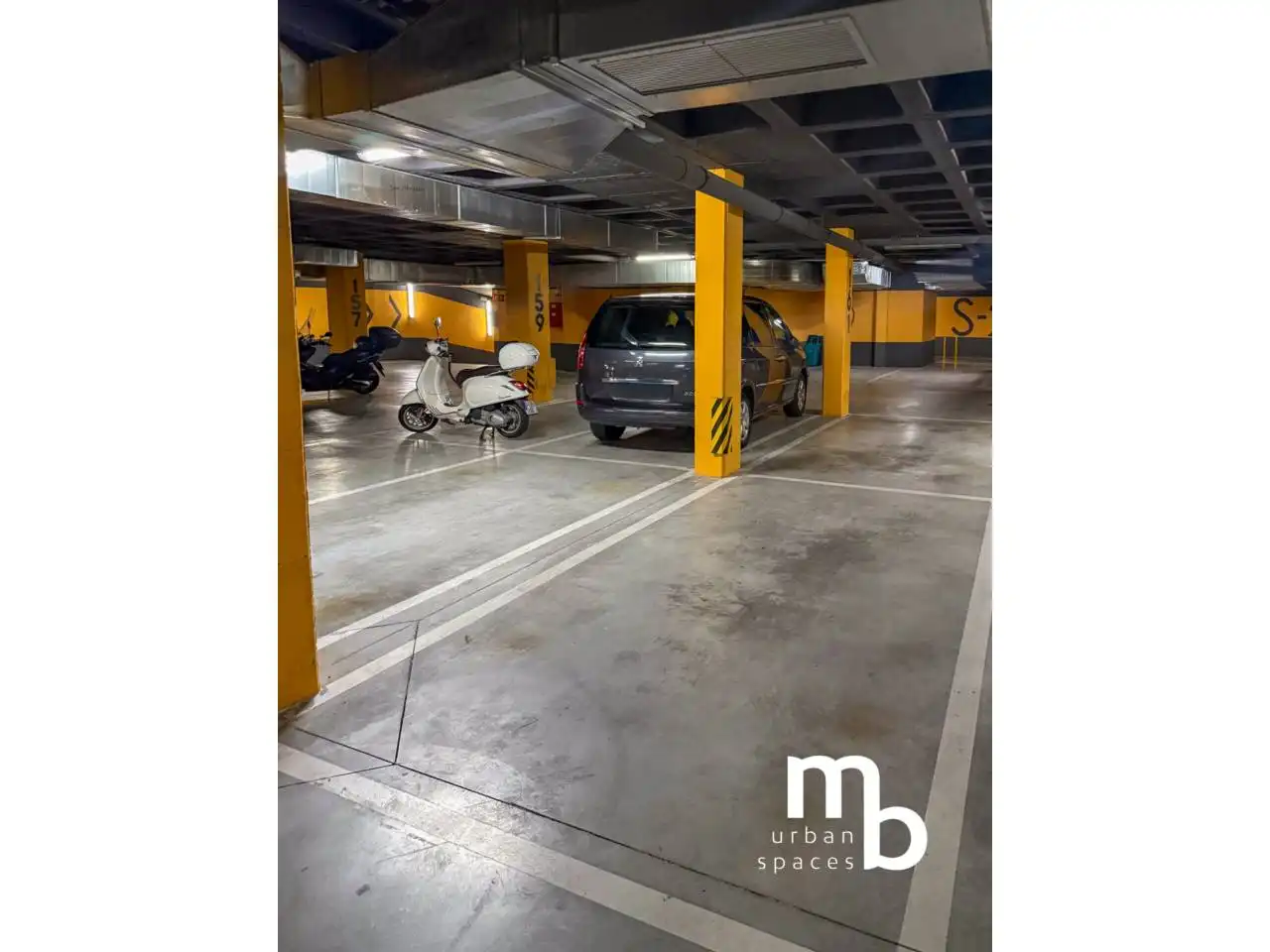 Parking of Flat for rent in Madrid  with Air Conditioner, Heating and Swimming Pool
